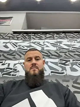 Snapshot of SportsManBi chatting on 02-09-26, 08:51 SportsManBi online show from 02-09-26, 08:51