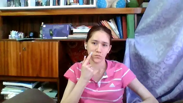 NickiKisinger online show from 04-05-26, 05:15