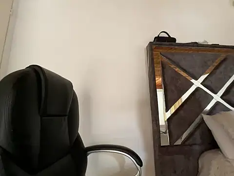 Snapshot of alison_parkerr26 chatting on 02-04-26, 06:03 alison parkerr26 online show from 02-04-26, 06:03