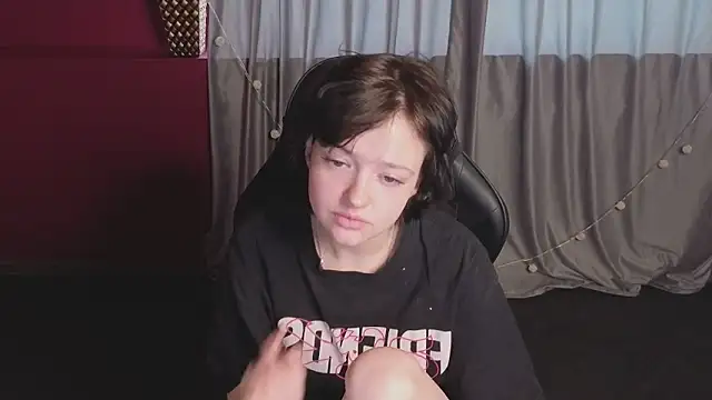 Snapshot of Svenaa_Kopnie chatting on 02-06-26, 02:38 Svenaa Kopnie online show from 02-06-26, 02:38