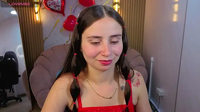 Snapshot of Ariana18_b chatting on 02-12-26, 12:44 Ariana18 b online show from 02-12-26, 12:44