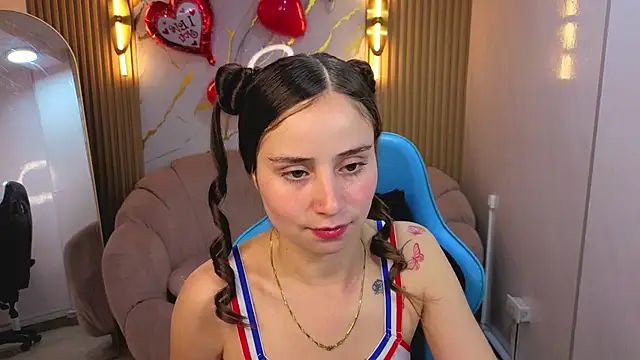 Snapshot of Ariana18_b chatting on 02-17-26, 12:34 Ariana18 b online show from 02-17-26, 12:34