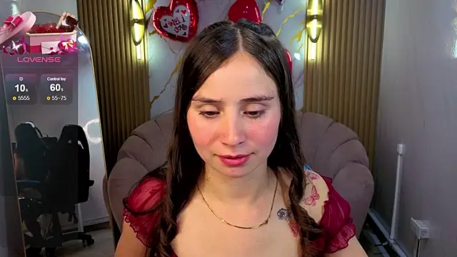 Snapshot of Ariana18_b chatting on 02-21-26, 12:50 Ariana18 b online show from 02-21-26, 12:50