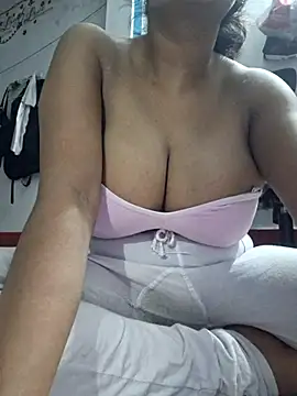 Snapshot of mistii07 chatting on 07-28-26, 08:32 mistii07 online show from 07-28-26, 08:32