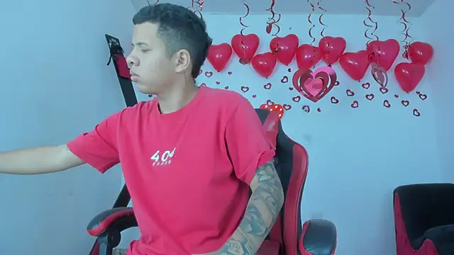 Snapshot of Steven_and_Camilo18 chatting on 02-12-26, 11:38 Steven and Camilo18 online show from 02-12-26, 11:38