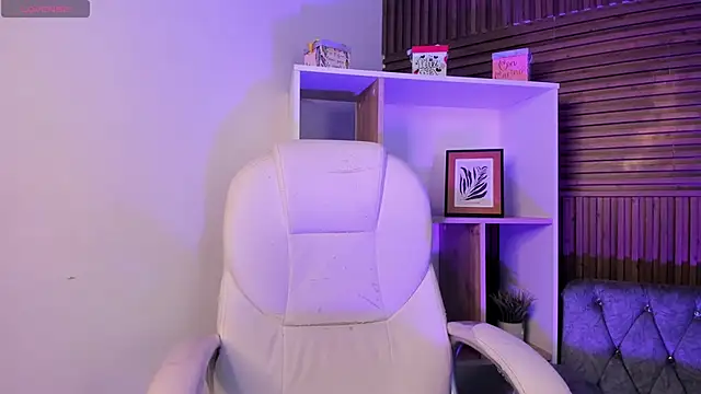 Snapshot of CarolineFyre chatting on 02-08-26, 01:58 CarolineFyre online show from 02-08-26, 01:58