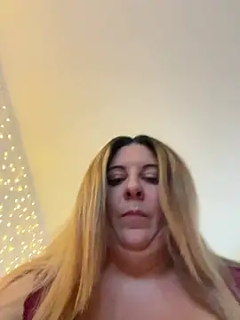 Snapshot of JasmineGlow7 chatting on 02-21-26, 02:51 JasmineGlow7 online show from 02-21-26, 02:51