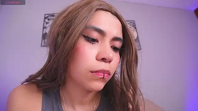 loveegirll1 online show from 04-10-26, 04:28