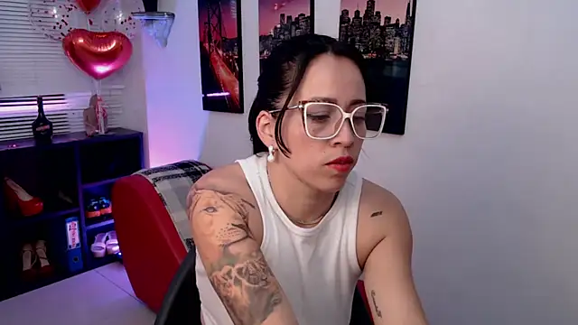 Snapshot of Milfangel1 chatting on 02-10-26, 07:07 Milfangel1 online show from 02-10-26, 07:07