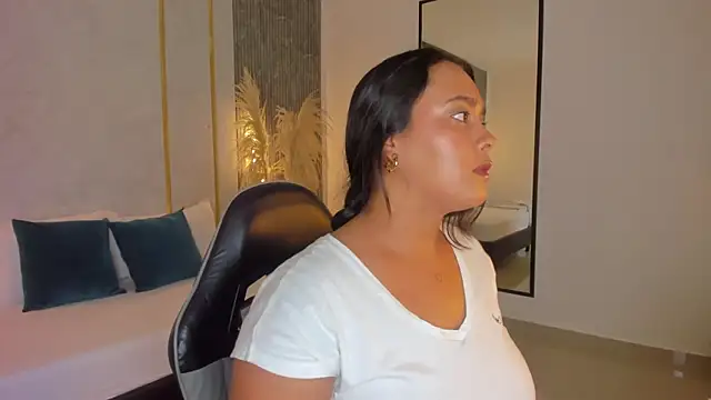 Snapshot of sophia_solerr chatting on 02-12-26, 07:53 sophia solerr online show from 02-12-26, 07:53