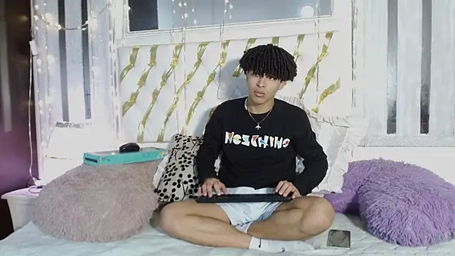 Snapshot of ian_smith_ chatting on 02-07-26, 11:25 ian smith online show from 02-07-26, 11:25