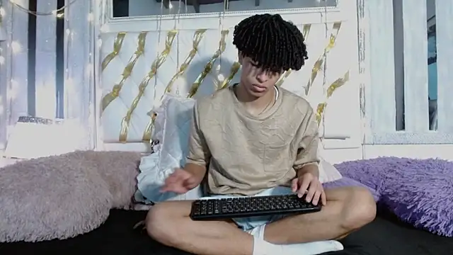 Snapshot of ian_smith_ chatting on 02-14-26, 11:40 ian smith online show from 02-14-26, 11:40