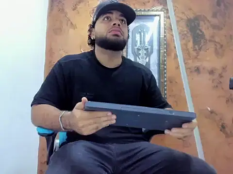 Snapshot of Chris_Evans22 chatting on 02-05-26, 11:37 Chris Evans22 online show from 02-05-26, 11:37