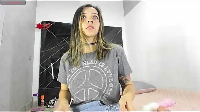 Snapshot of Ana-Spencer chatting on 02-14-26, 11:07 Ana-Spencer online show from 02-14-26, 11:07