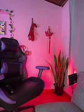 kenia thompsom01 online show from 04-17-26, 11:41