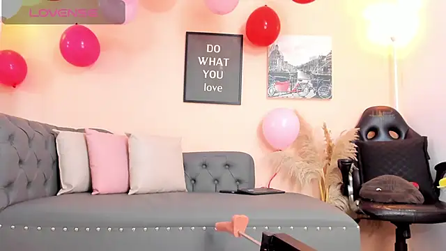 Snapshot of victoriazans chatting on 02-10-26, 04:05 victoriazans online show from 02-10-26, 04:05