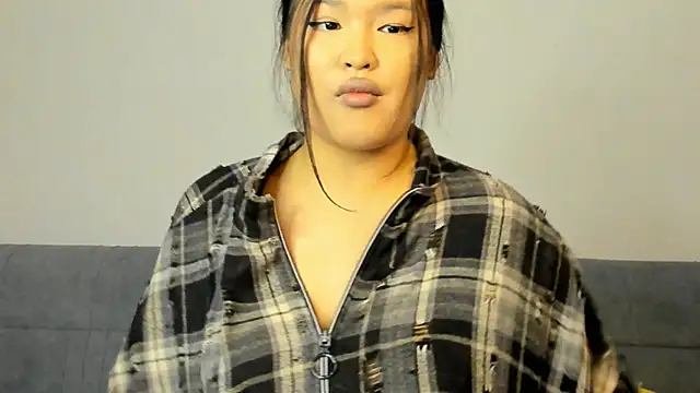 Snapshot of luna_yum chatting on 02-09-26, 06:12 luna yum online show from 02-09-26, 06:12