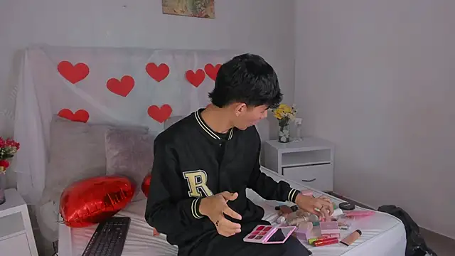 Snapshot of noah_lewiss chatting on 02-18-26, 11:17 noah lewiss online show from 02-18-26, 11:17