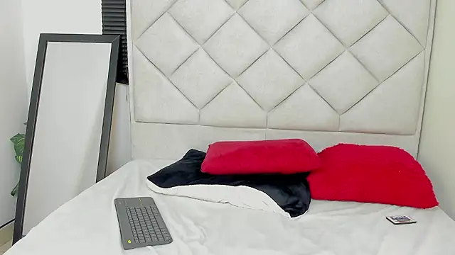 Snapshot of Layla_Charlotte chatting on 02-03-26, 02:53 Layla Charlotte online show from 02-03-26, 02:53