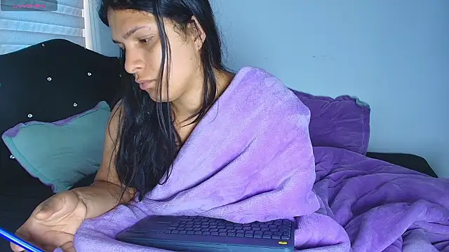 Snapshot of alys_love chatting on 02-25-26, 02:16 alys love online show from 02-25-26, 02:16