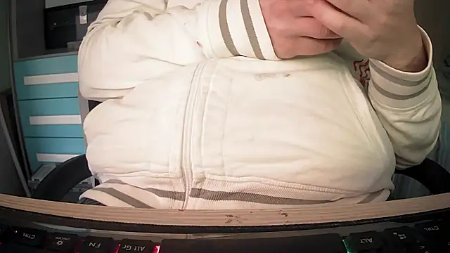 Snapshot of no-name15 chatting on 02-13-26, 04:36 no-name15 online show from 02-13-26, 04:36