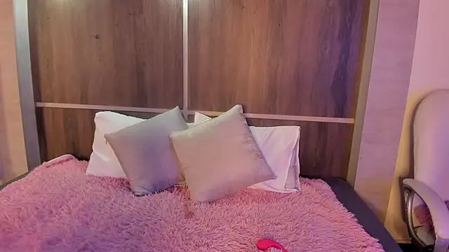 Snapshot of Brynaa chatting on 02-11-26, 05:01 Brynaa online show from 02-11-26, 05:01