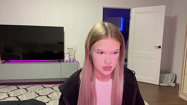 Snapshot of DannSago chatting on 02-24-26, 05:00 DannSago online show from 02-24-26, 05:00