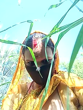 Snapshot of Meena_sakshi chatting on 02-06-26, 09:12 Meena sakshi online show from 02-06-26, 09:12