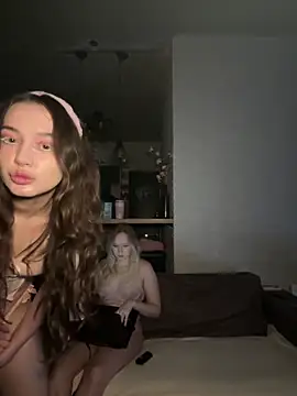 Snapshot of RollDollsi chatting on 02-19-26, 06:09 RollDollsi online show from 02-19-26, 06:09