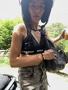 Snapshot of NaniBlossomX chatting on 02-19-26, 06:37 NaniBlossomX online show from 02-19-26, 06:37