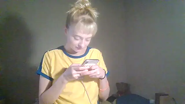 Snapshot of KiwiDreamy1 chatting on 02-10-26, 11:20 KiwiDreamy1 online show from 02-10-26, 11:20