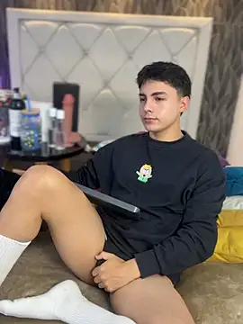 Samu Hott online show from 03-17-26, 08:12