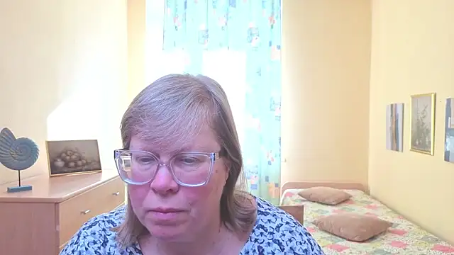 Snapshot of Emma_Eclipsee chatting on 02-27-26, 10:48 Emma Eclipsee online show from 02-27-26, 10:48