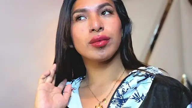 Snapshot of MeelFox chatting on 02-07-26, 12:53 MeelFox online show from 02-07-26, 12:53