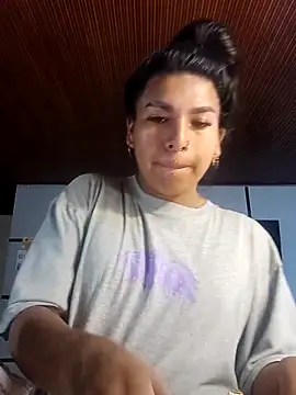 Snapshot of MeelFox chatting on 02-26-26, 12:15 MeelFox online show from 02-26-26, 12:15