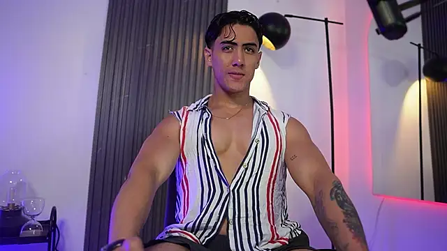 TaylerCross  online show from 02-08-26, 07:17