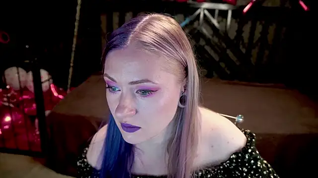 Snapshot of DramaQuenns chatting on 02-17-26, 06:54 DramaQuenns online show from 02-17-26, 06:54