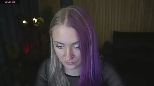 Snapshot of DramaQuenns chatting on 02-27-26, 06:57 DramaQuenns online show from 02-27-26, 06:57