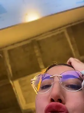 Arya    online show from 04-17-26, 10:57