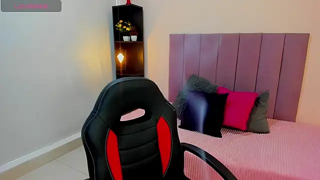 Raven love online show from 04-10-26, 08:57