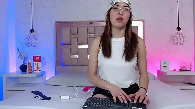 Snapshot of ChloeSteele chatting on 02-15-26, 12:03 ChloeSteele online show from 02-15-26, 12:03