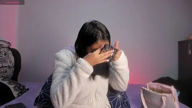 Snapshot of Sharlottee__ chatting on 02-22-26, 08:57 Sharlottee online show from 02-22-26, 08:57