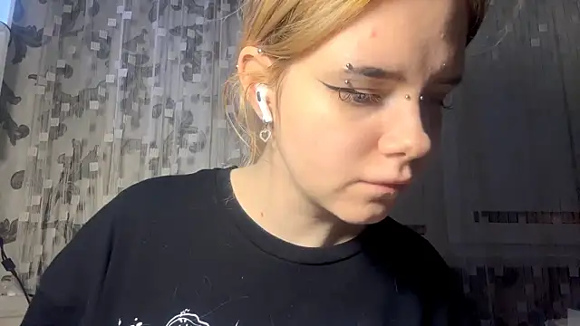 Snapshot of LedAffinity chatting on 02-14-26, 02:47 LedAffinity online show from 02-14-26, 02:47