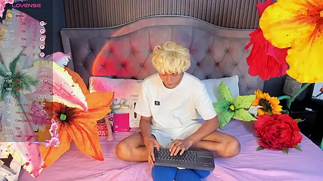 Snapshot of Noa_03 chatting on 02-25-26, 07:23 Noa 03 online show from 02-25-26, 07:23