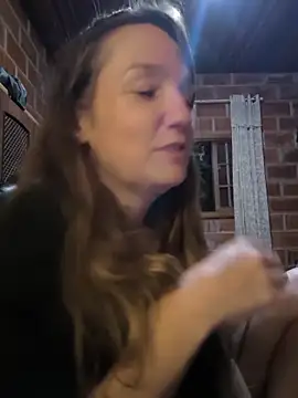 Snapshot of Loirinha_surf chatting on 02-19-26, 05:47 Loirinha surf online show from 02-19-26, 05:47