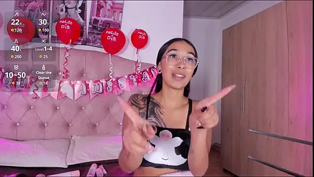 Snapshot of liittle__baby chatting on 02-14-26, 11:40 liittle baby online show from 02-14-26, 11:40