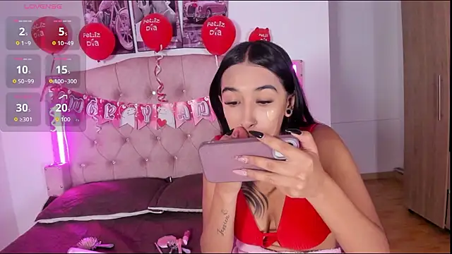 Snapshot of liittle__baby chatting on 02-19-26, 11:50 liittle baby online show from 02-19-26, 11:50