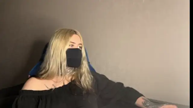 Snapshot of UnaXyling chatting on 02-03-26, 01:27 UnaXyling online show from 02-03-26, 01:27