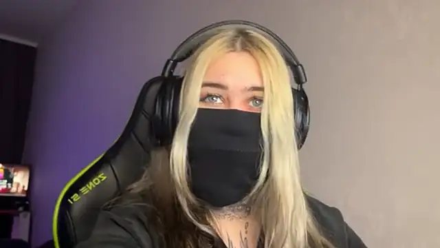 Snapshot of UnaXyling chatting on 02-06-26, 08:18 UnaXyling online show from 02-06-26, 08:18