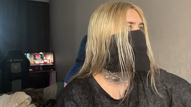 Snapshot of UnaXyling chatting on 02-10-26, 06:28 UnaXyling online show from 02-10-26, 06:28